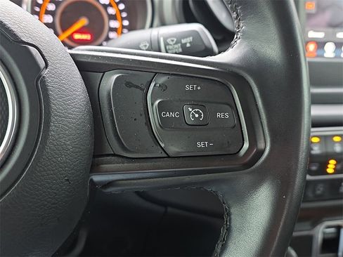 Used 2022 Jeep Gladiator Willys image 20