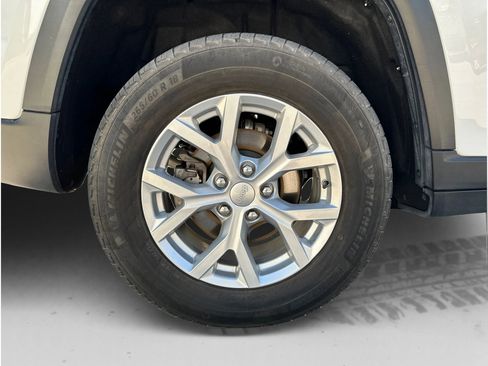 Used 2023 Jeep Grand Cherokee Limited w/ Luxury Tech Group II AWD/4WD image 25