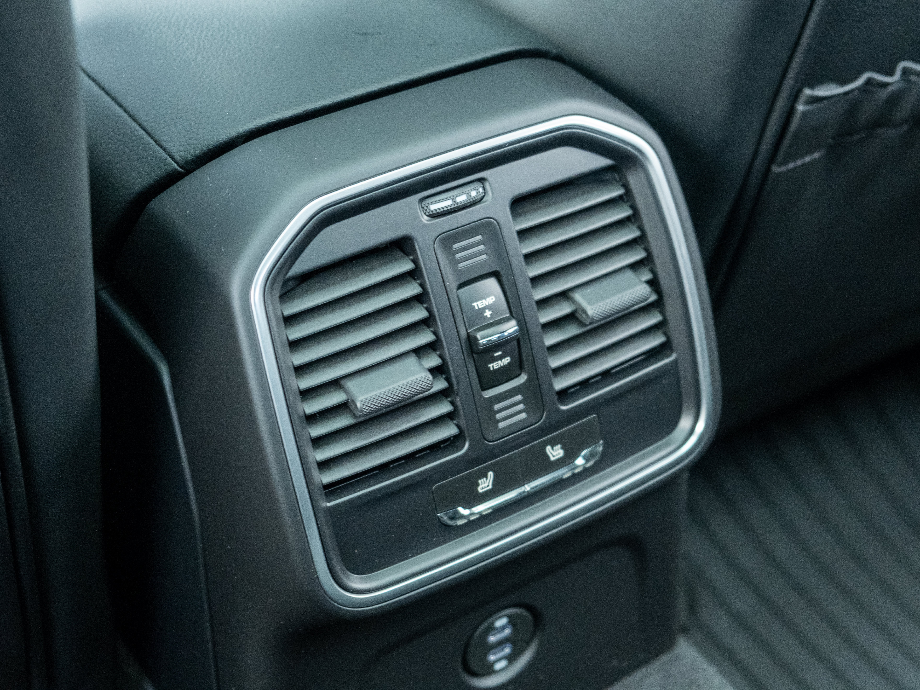 Certified 2026 Porsche Macan AWD/4WD image 37