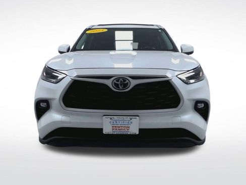 Used 2023 Toyota Highlander XLE AWD/4WD image 19