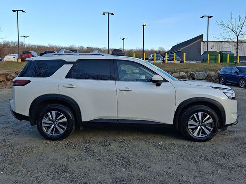 Certified 2024 Nissan Pathfinder SL image 26