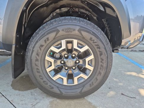 Used 2021 Toyota Tacoma TRD Off-Road w/ TRD Premium Off Road Package AWD/4WD image 34