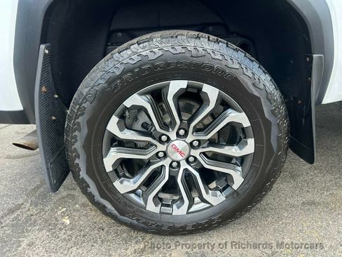 Used 2024 GMC Canyon Denali AWD/4WD image 9