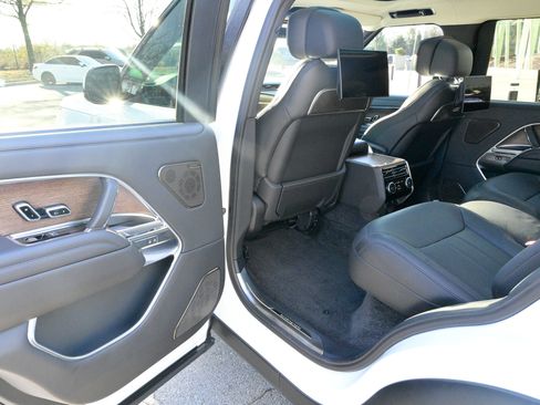 Used 2025 Land Rover Range Rover Long Wheelbase Autobiography image 34