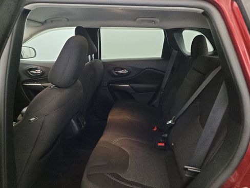 Used 2019 Jeep Cherokee Latitude w/ Cold Weather Group AWD/4WD image 18