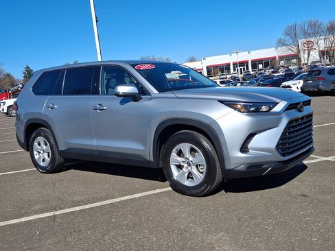 Certified 2025 Toyota Grand Highlander LE image 1