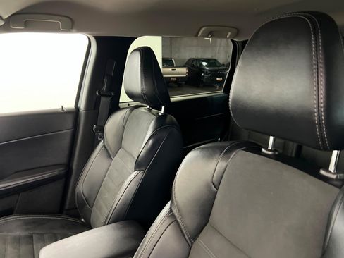 Used 2024 Mitsubishi Outlander FWD image 16