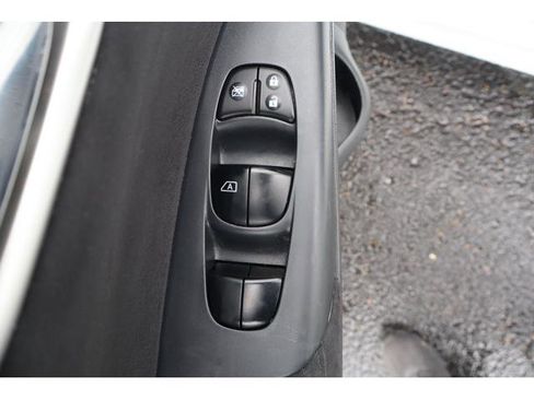 Used 2015 Nissan Sentra SR w/ Navigation Package FWD image 10