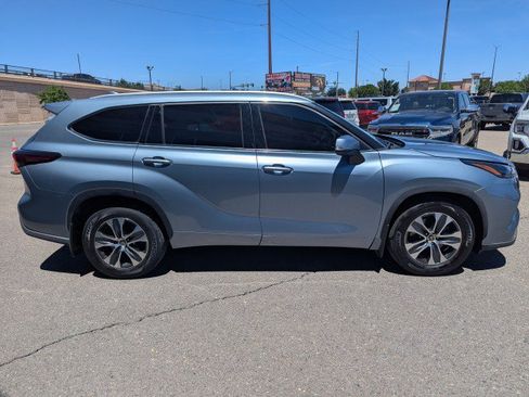 Used 2022 Toyota Highlander XLE AWD/4WD image 6