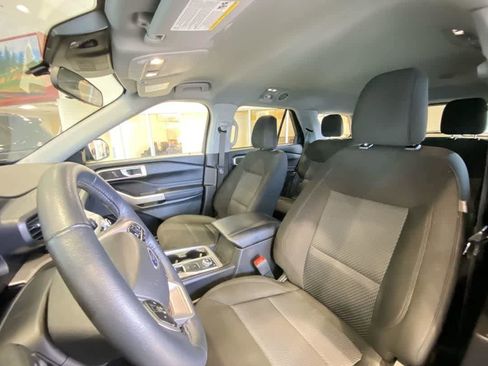 Used 2023 Ford Explorer XLT image 14