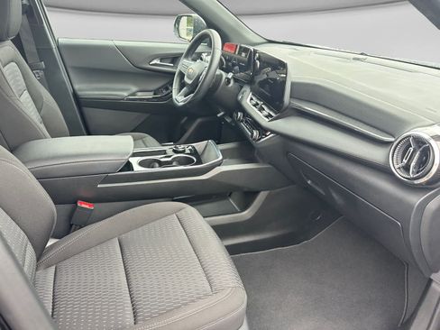 Used 2026 Chevrolet Equinox LT FWD image 16