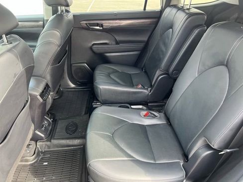 Used 2020 Toyota Highlander Limited image 27