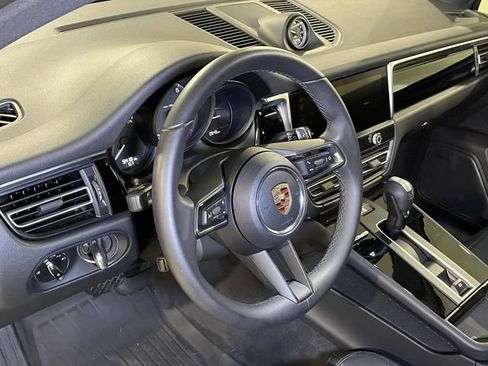 Certified 2026 Porsche Macan AWD/4WD image 4