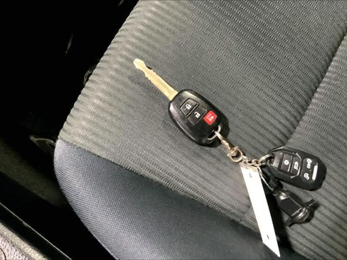 Used 2015 Toyota RAV4 LE AWD/4WD image 15