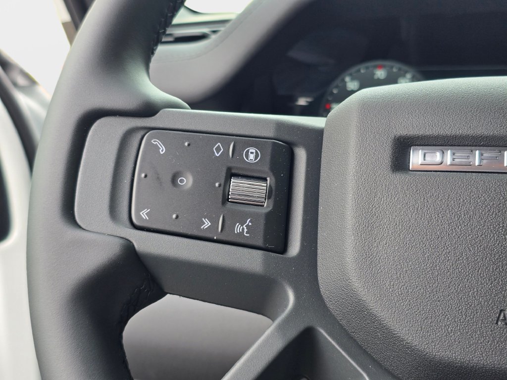 New 2026 Land Rover Defender 110 X-Dynamic SE AWD/4WD image 17