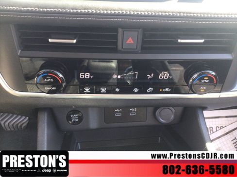 Used 2025 Nissan Rogue SV AWD/4WD image 19