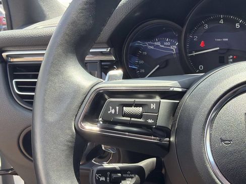 Used 2024 Porsche Macan AWD/4WD image 20