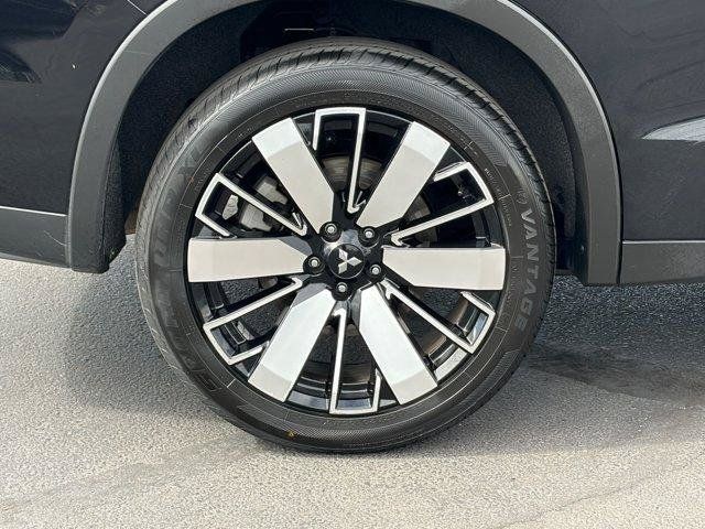 Used 2025 Mitsubishi Outlander SE FWD image 11