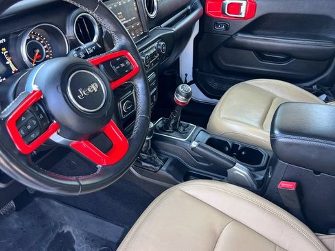 Used 2018 Jeep Wrangler Unlimited Sahara AWD/4WD image 13