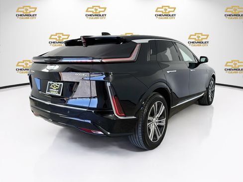 Used 2024 Cadillac Lyriq Luxury AWD/4WD image 8