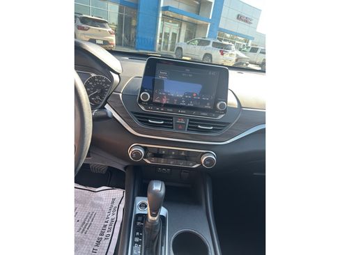 Used 2025 Nissan Altima 2.5 SV FWD image 9