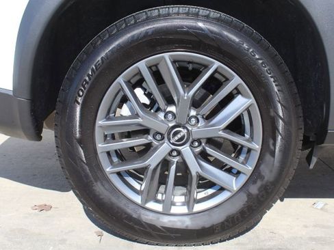 Used 2024 Nissan Rogue S image 9