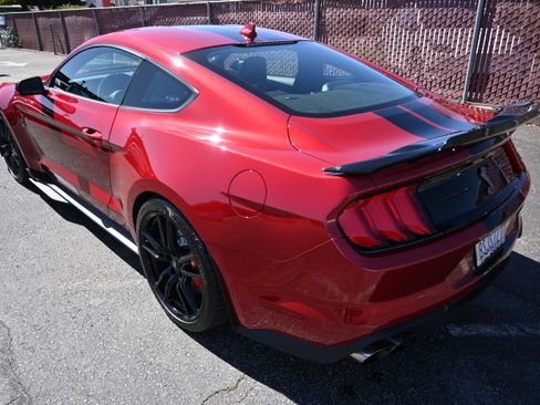 Used 2020 Ford Mustang Shelby GT500 w/ Technology Package RWD image 16