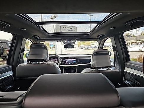 Used 2024 Jeep Wagoneer Launch Edition image 24