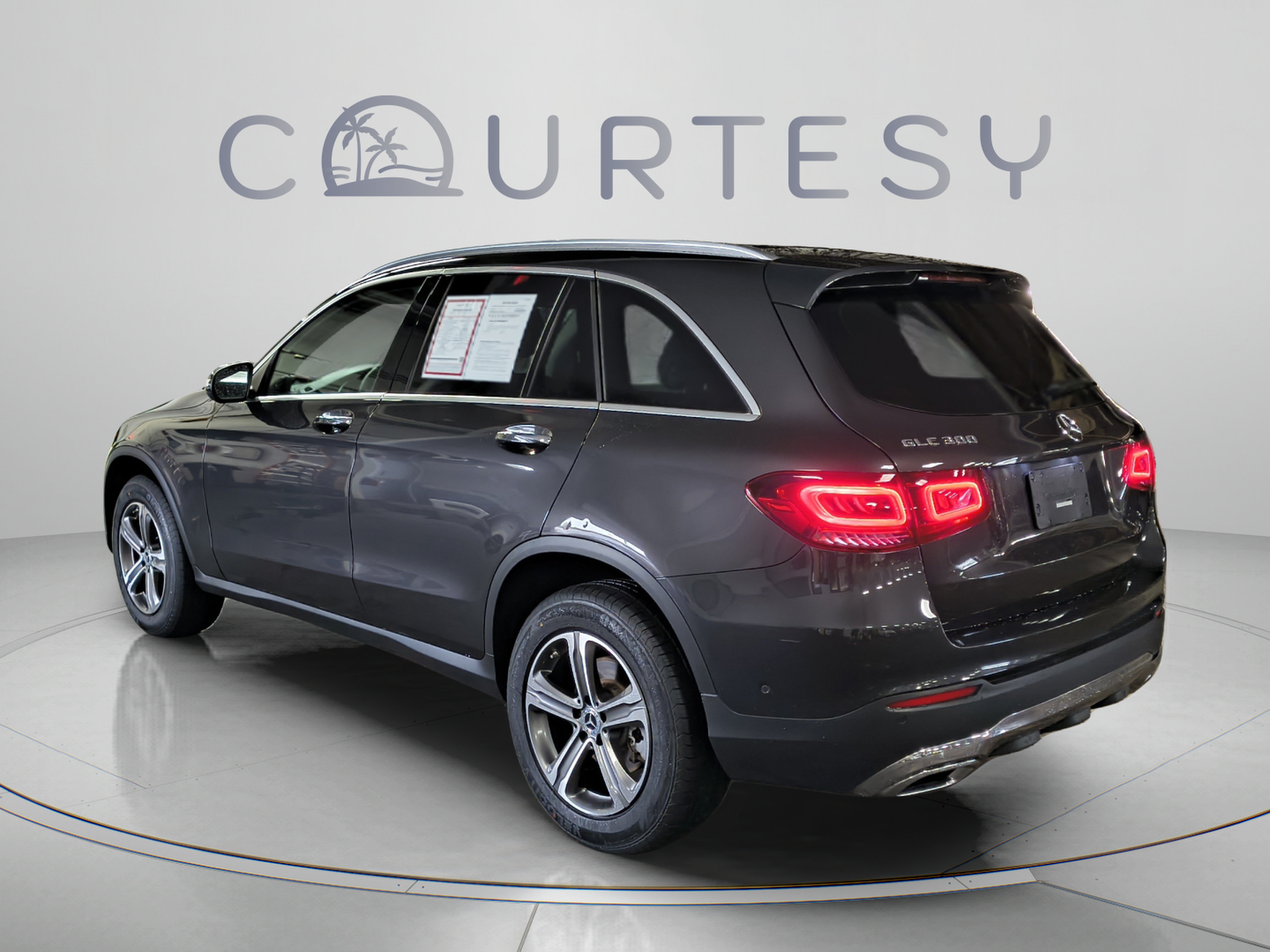Used 2022 Mercedes-Benz GLC 300 image 5