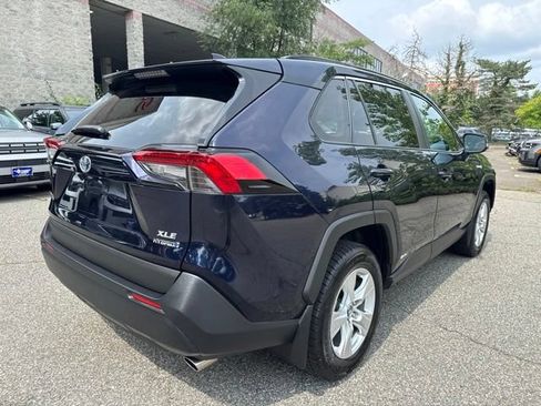 Used 2019 Toyota RAV4 XLE w/ Carpet Mat Package AWD/4WD image 18