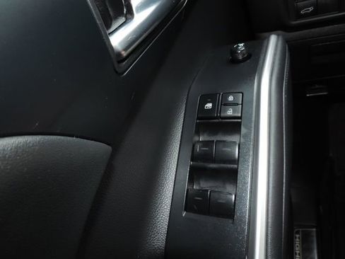 Used 2022 Toyota Highlander XLE image 27