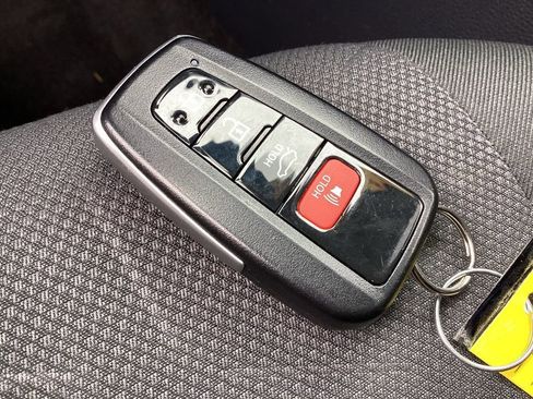 Used 2025 Toyota RAV4 XLE image 26