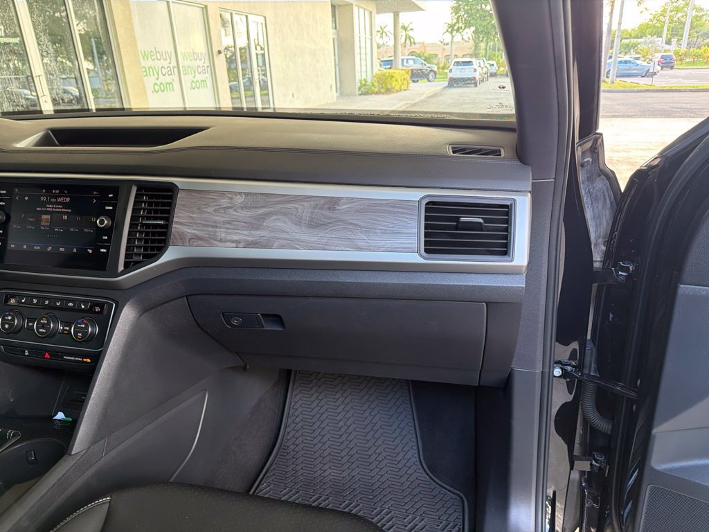 Used 2021 Volkswagen Atlas Cross Sport SE w/ Panoramic Sunroof Package FWD image 25