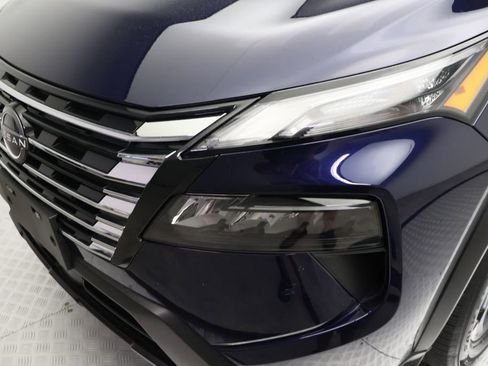 Used 2026 Nissan Rogue SV FWD image 3