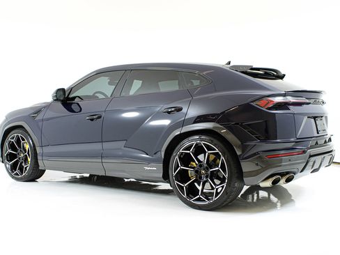 Used 2024 Lamborghini Urus Performante AWD/4WD image 3