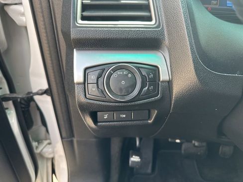 Used 2017 Ford Explorer XLT w/ Equipment Group 202A FWD image 11