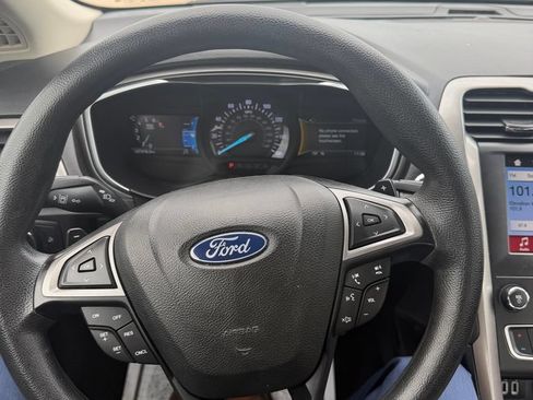 Used 2019 Ford Fusion SE FWD image 12