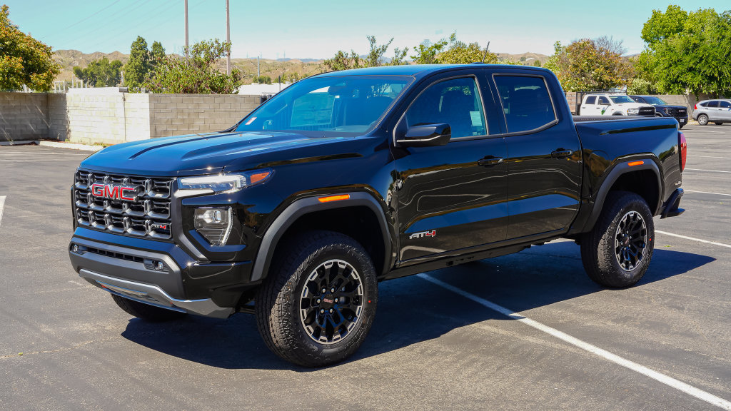 New 2026 GMC Canyon AT4 AWD/4WD image 3