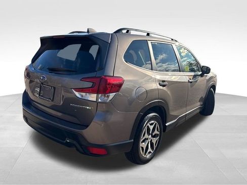 Used 2023 Subaru Forester Premium image 14