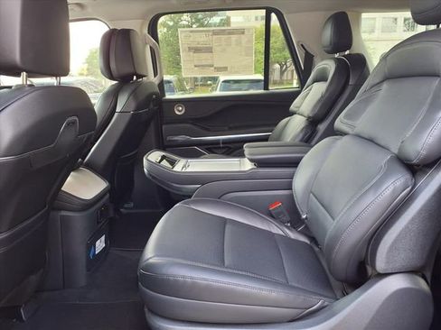 New 2026 Lincoln Navigator L Reserve AWD/4WD image 8