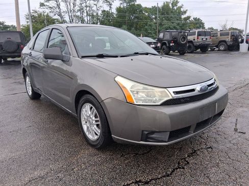 Used 2009 Ford Focus SE FWD image 3