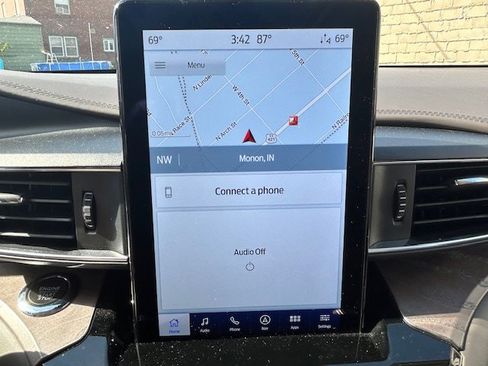 Used 2022 Ford Explorer Platinum w/ Technology Package image 16