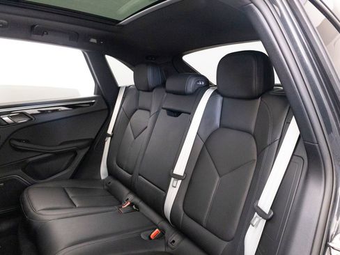 Certified 2025 Porsche Macan AWD/4WD image 32