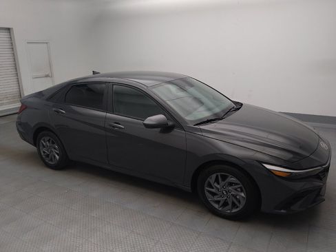 Used 2024 Hyundai Elantra SEL FWD image 11