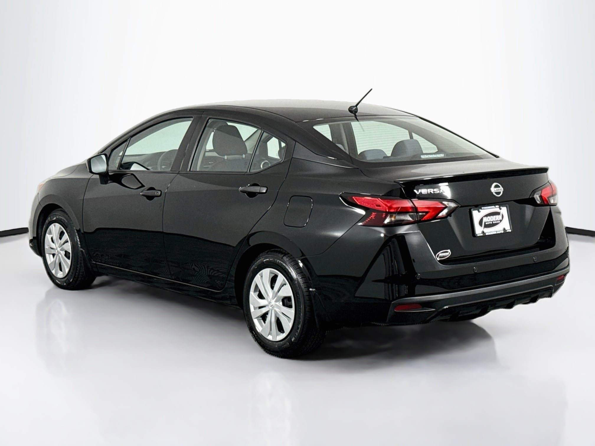 Used 2020 Nissan Versa S FWD image 13