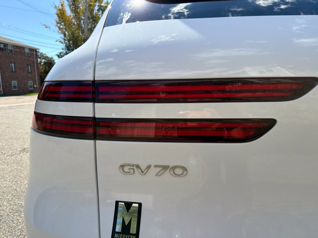 Used 2022 Genesis GV70 2.5T w/ Select Package AWD/4WD image 11