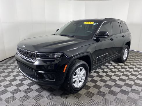 Used 2023 Jeep Grand Cherokee Altitude image 10