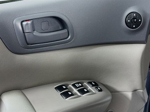 Used 2011 Kia Sedona LX image 14