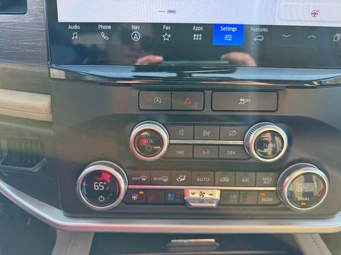 Used 2024 Ford Expedition Limited image 26