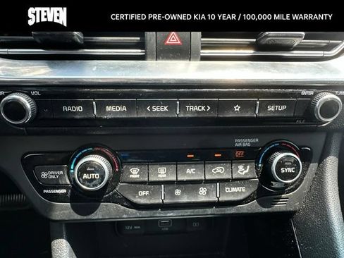 Certified 2022 Kia Niro LXS FWD image 10